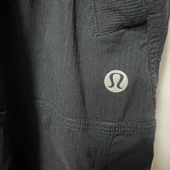 Lululemon Studio Crop II Size 8 Black - Picture 6 of 8